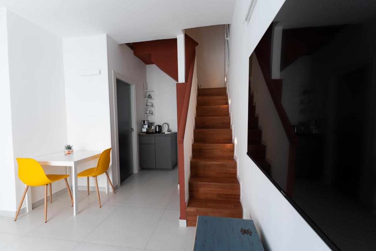 Wal49 Suite Bari Bagian luar foto