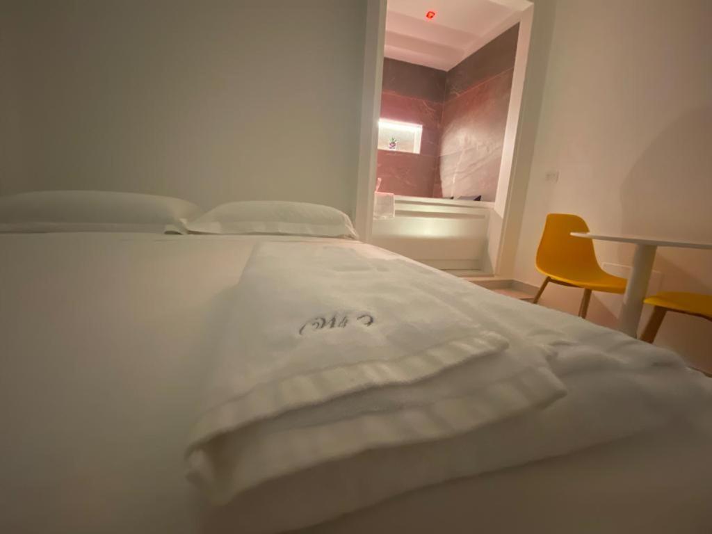 Wal49 Suite Bari Bagian luar foto