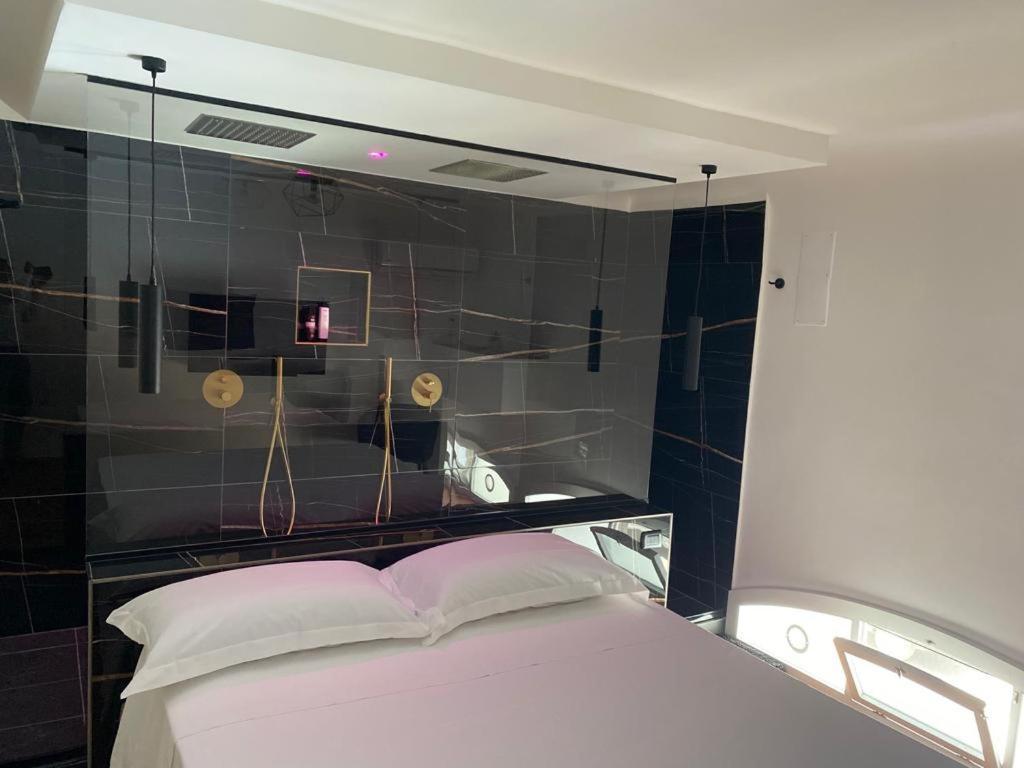 Wal49 Suite Bari Bagian luar foto